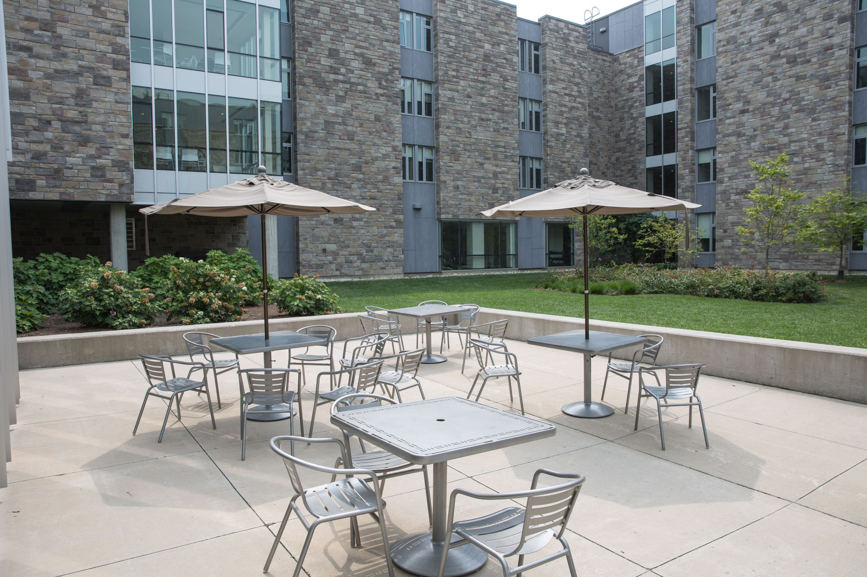 Campus' greenest spots to study (photo 4, Brescia).jpg